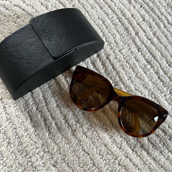 Prada Accessories - Prada Geometric Cat Eye Oversized Sunglasses with Hard Case